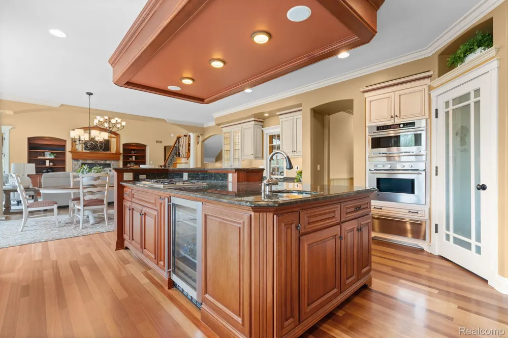 433 John R Milford Village, MI 48381