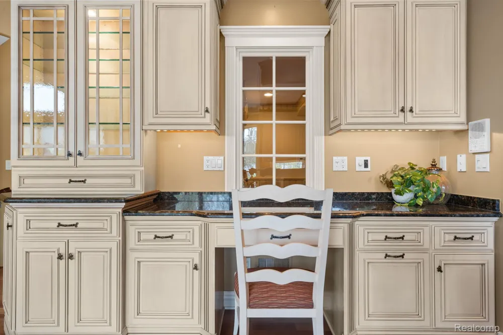 433 John R Milford Village, MI 48381