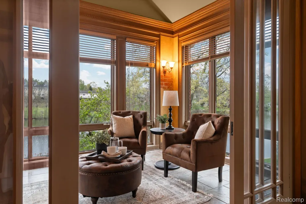 433 John R Milford Village, MI 48381