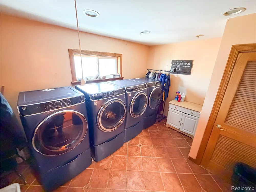 703 Saint John Street Wyandotte City, MI 48192