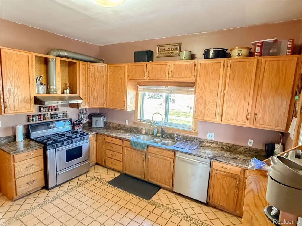 703 Saint John Street Wyandotte City, MI 48192