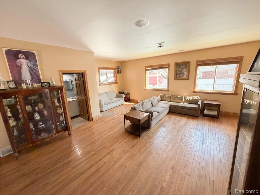 703 Saint John Street Wyandotte City, MI 48192