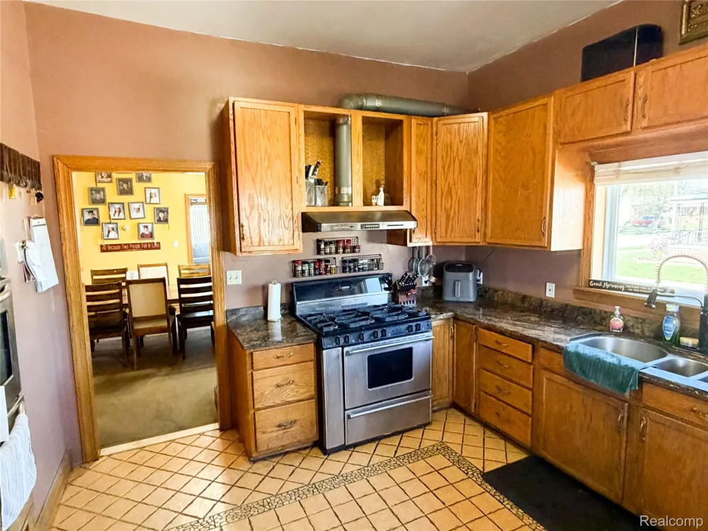 703 Saint John Street Wyandotte City, MI 48192