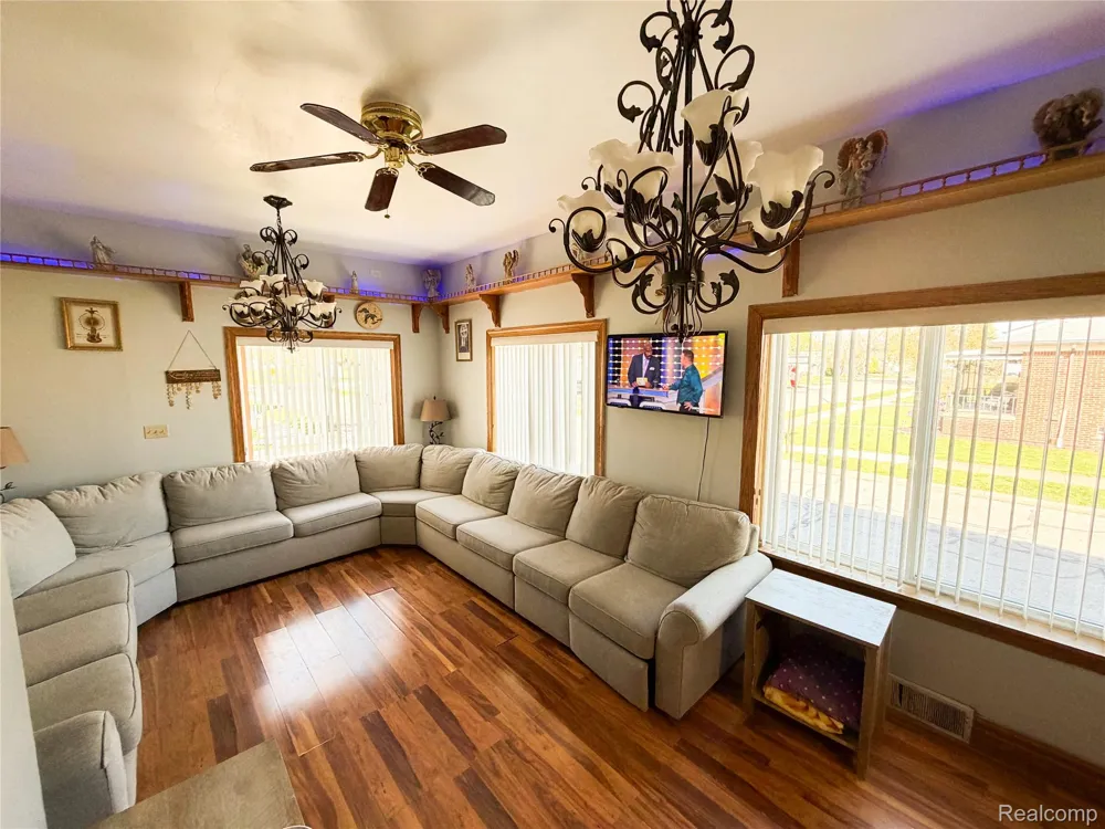 703 Saint John Street Wyandotte City, MI 48192