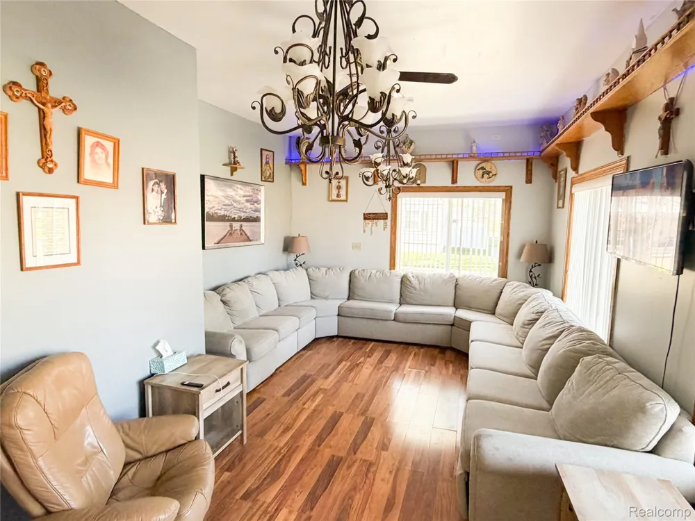 703 Saint John Street Wyandotte City, MI 48192