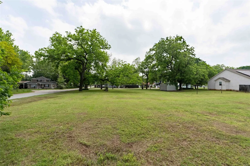 306 Owens Street Bridgeport, TX 76426