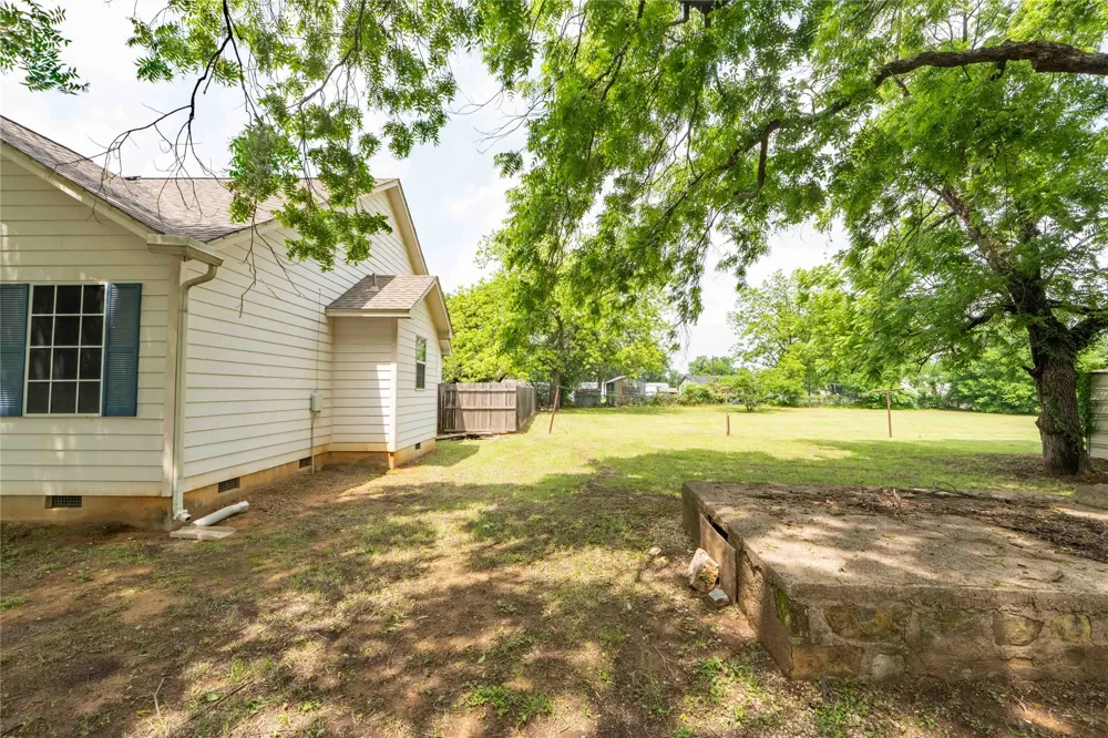 306 Owens Street Bridgeport, TX 76426