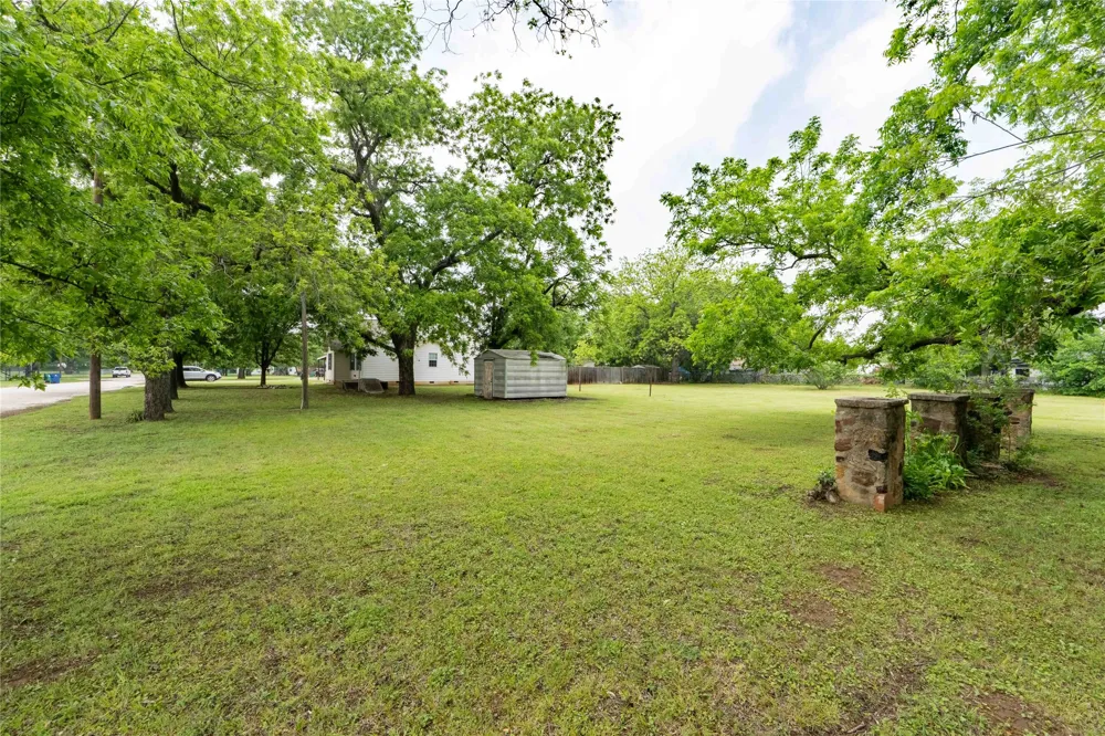 306 Owens Street Bridgeport, TX 76426