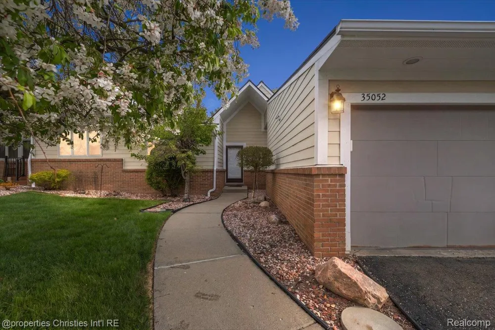 35052 Meadow Lane Farmington Hills City, MI 48335