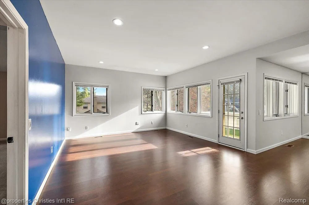 35052 Meadow Lane Farmington Hills City, MI 48335
