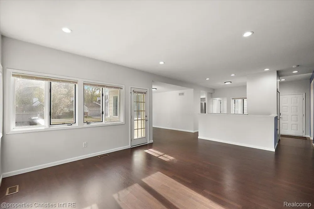 35052 Meadow Lane Farmington Hills City, MI 48335