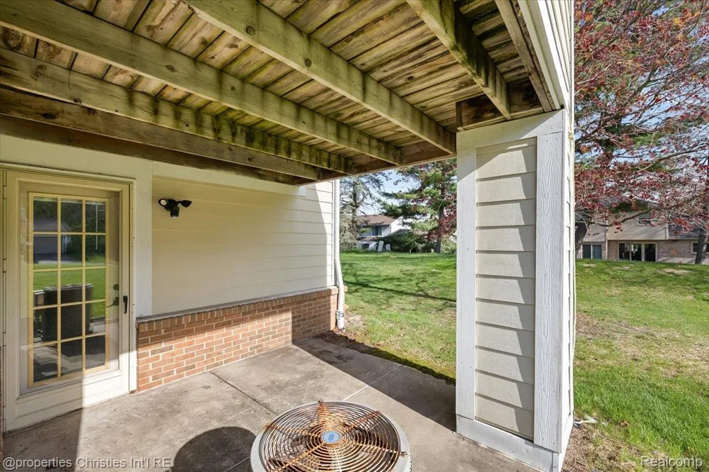 35052 Meadow Lane Farmington Hills City, MI 48335