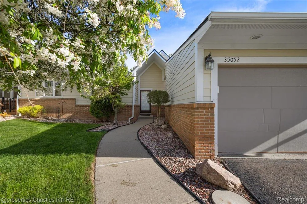 35052 Meadow Lane Farmington Hills City, MI 48335