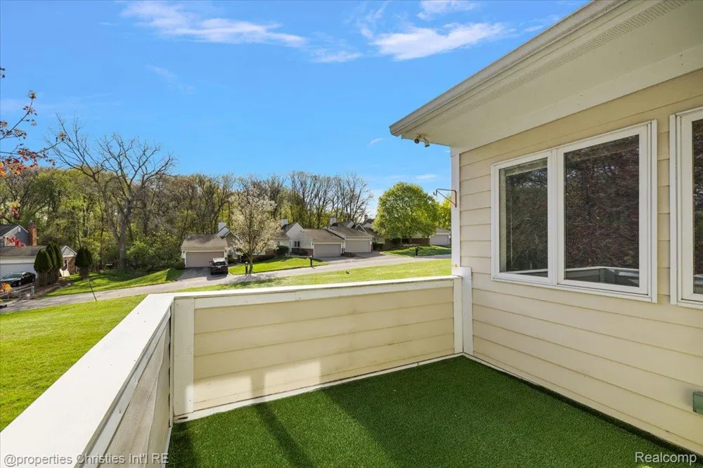 35052 Meadow Lane Farmington Hills City, MI 48335