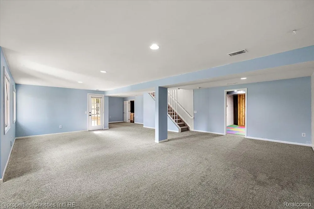35052 Meadow Lane Farmington Hills City, MI 48335