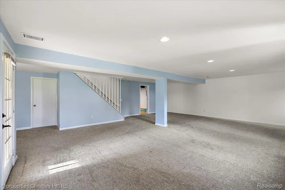 35052 Meadow Lane Farmington Hills City, MI 48335