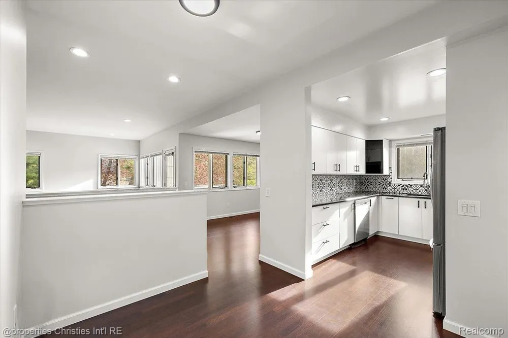 35052 Meadow Lane Farmington Hills City, MI 48335