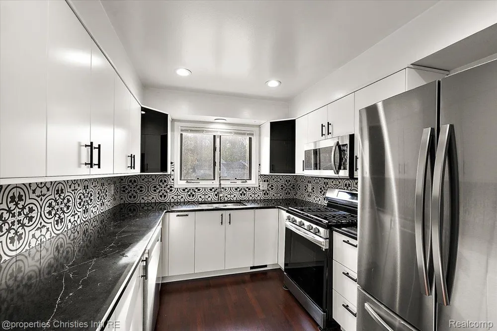 35052 Meadow Lane Farmington Hills City, MI 48335