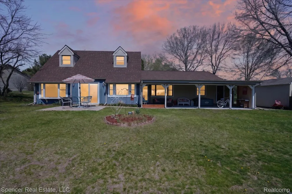 604 Gaffney Highland Charter Township, MI 48356