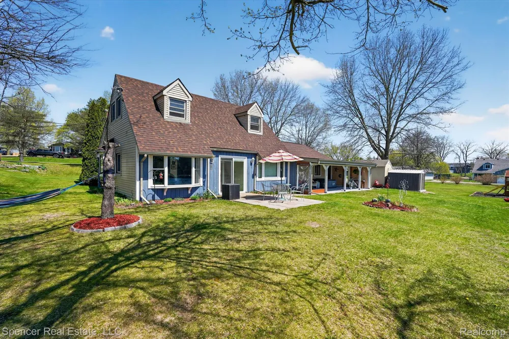 604 Gaffney Highland Charter Township, MI 48356