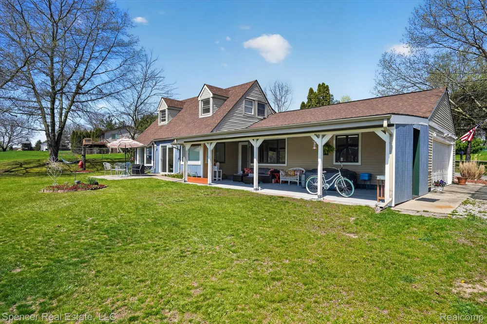 604 Gaffney Highland Charter Township, MI 48356