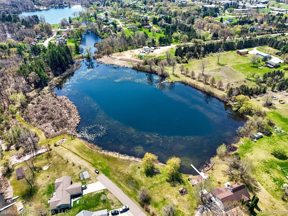 604 Gaffney Highland Charter Township, MI 48356
