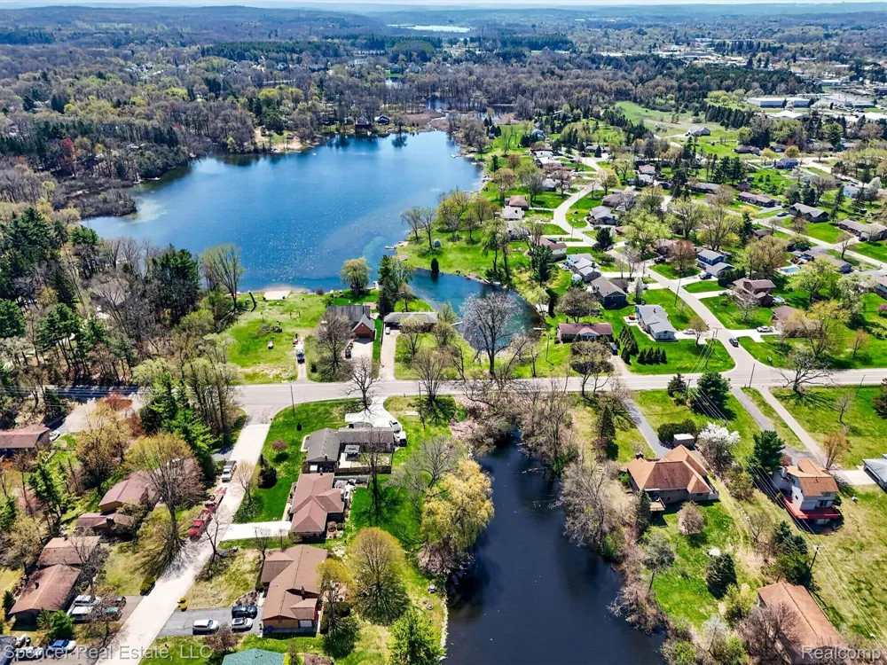 604 Gaffney Highland Charter Township, MI 48356