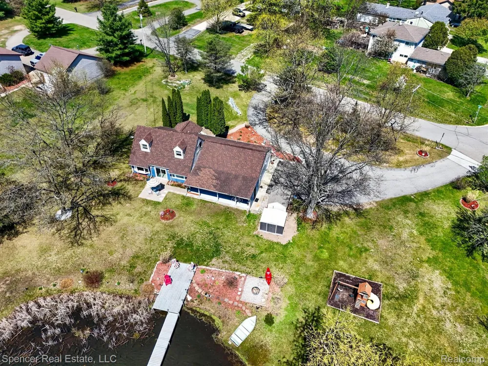 604 Gaffney Highland Charter Township, MI 48356