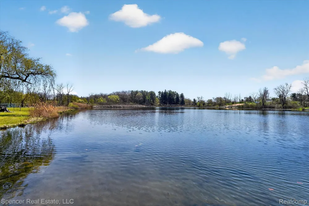 604 Gaffney Highland Charter Township, MI 48356