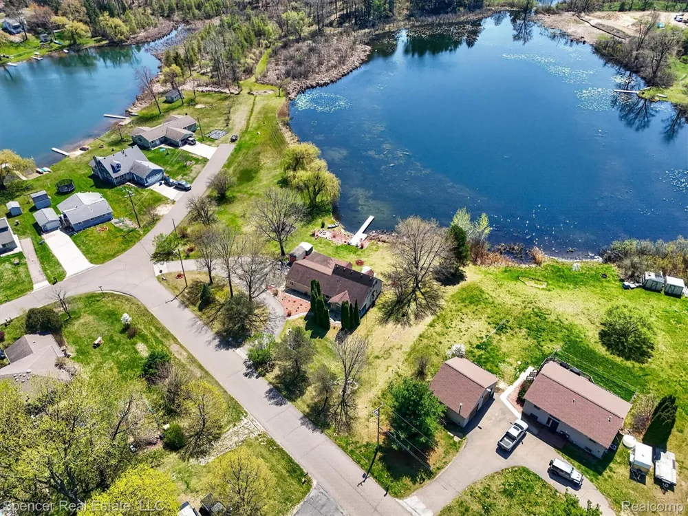 604 Gaffney Highland Charter Township, MI 48356