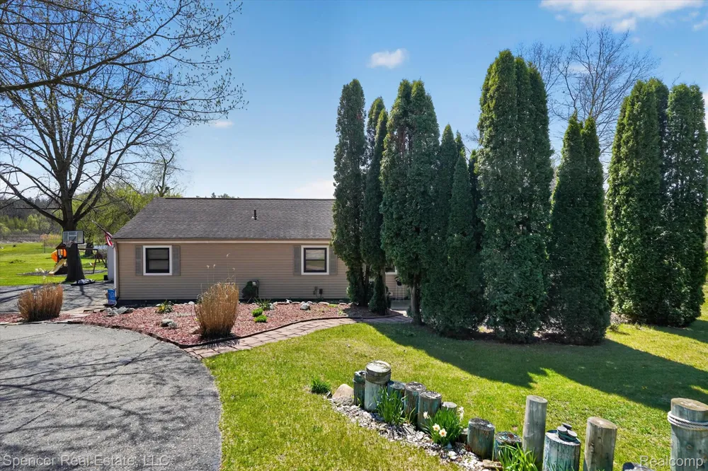 604 Gaffney Highland Charter Township, MI 48356