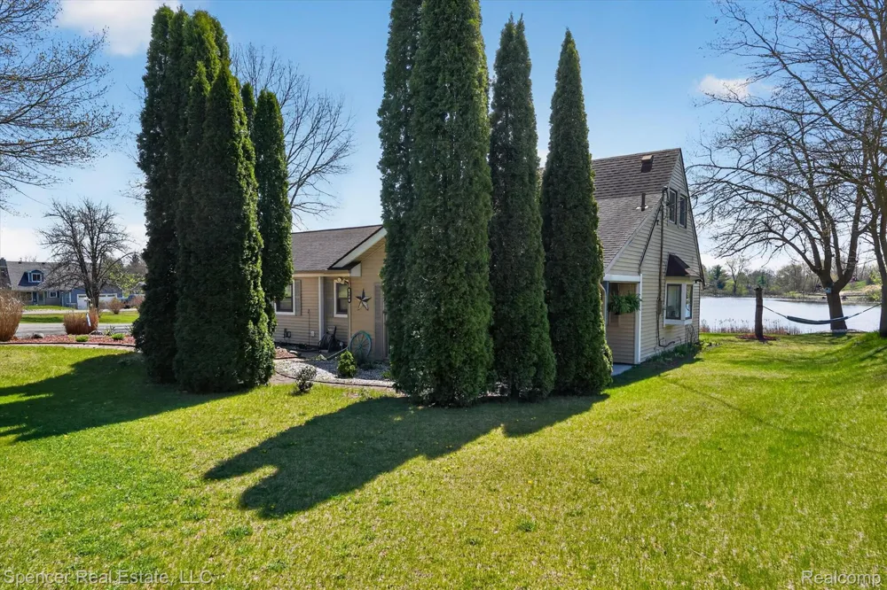 604 Gaffney Highland Charter Township, MI 48356