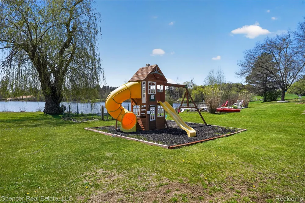 604 Gaffney Highland Charter Township, MI 48356