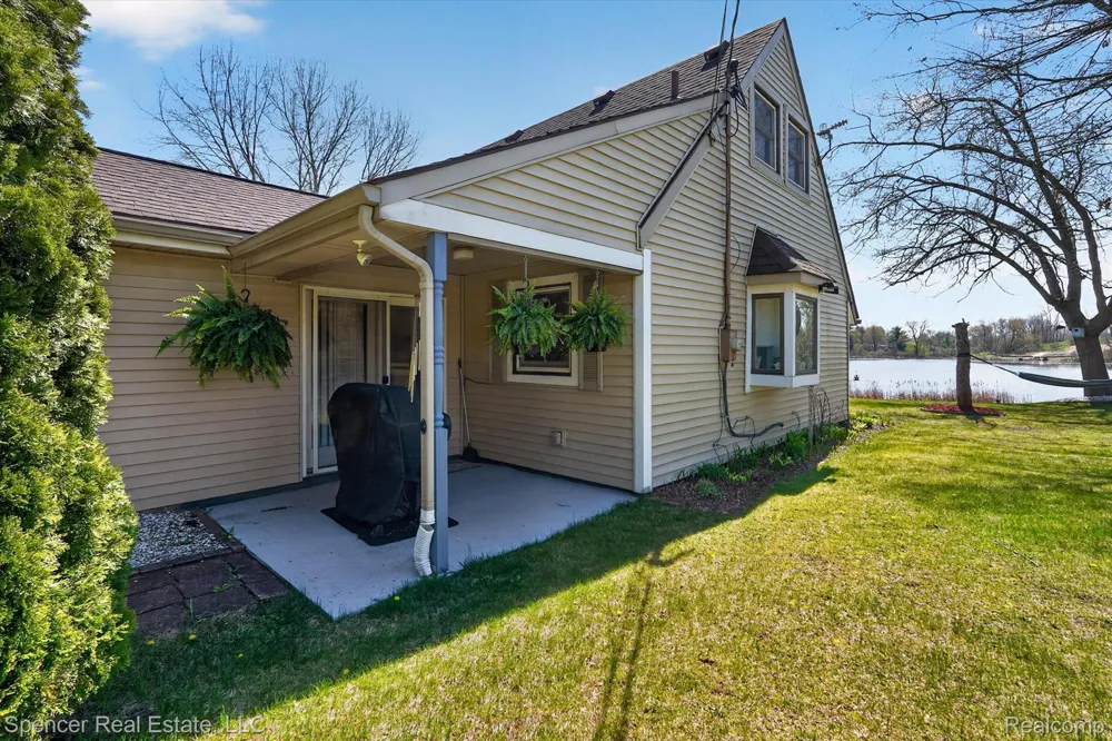 604 Gaffney Highland Charter Township, MI 48356