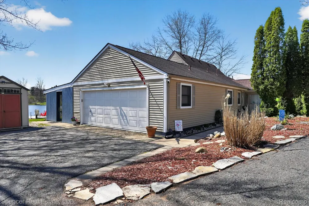 604 Gaffney Highland Charter Township, MI 48356