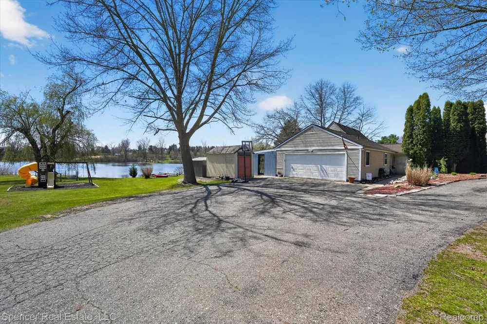 604 Gaffney Highland Charter Township, MI 48356