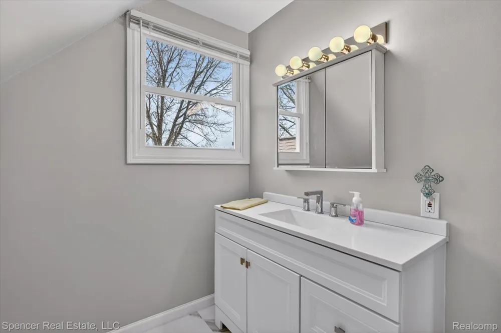 604 Gaffney Highland Charter Township, MI 48356