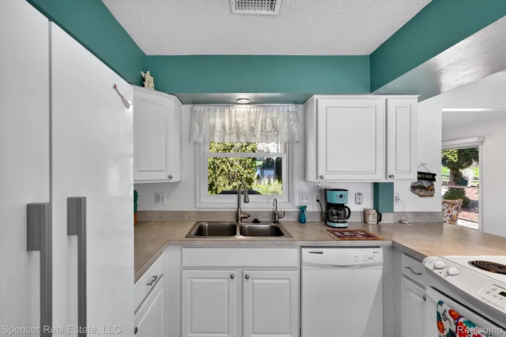 604 Gaffney Highland Charter Township, MI 48356