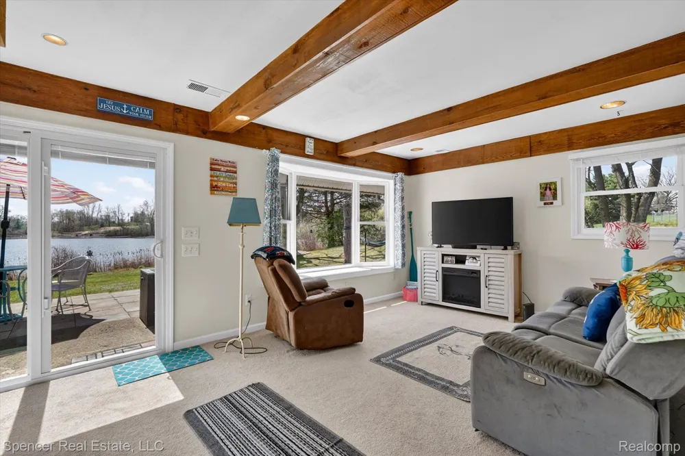 604 Gaffney Highland Charter Township, MI 48356