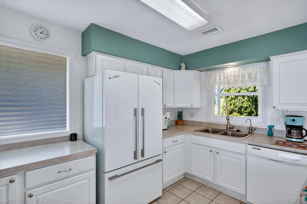 604 Gaffney Highland Charter Township, MI 48356
