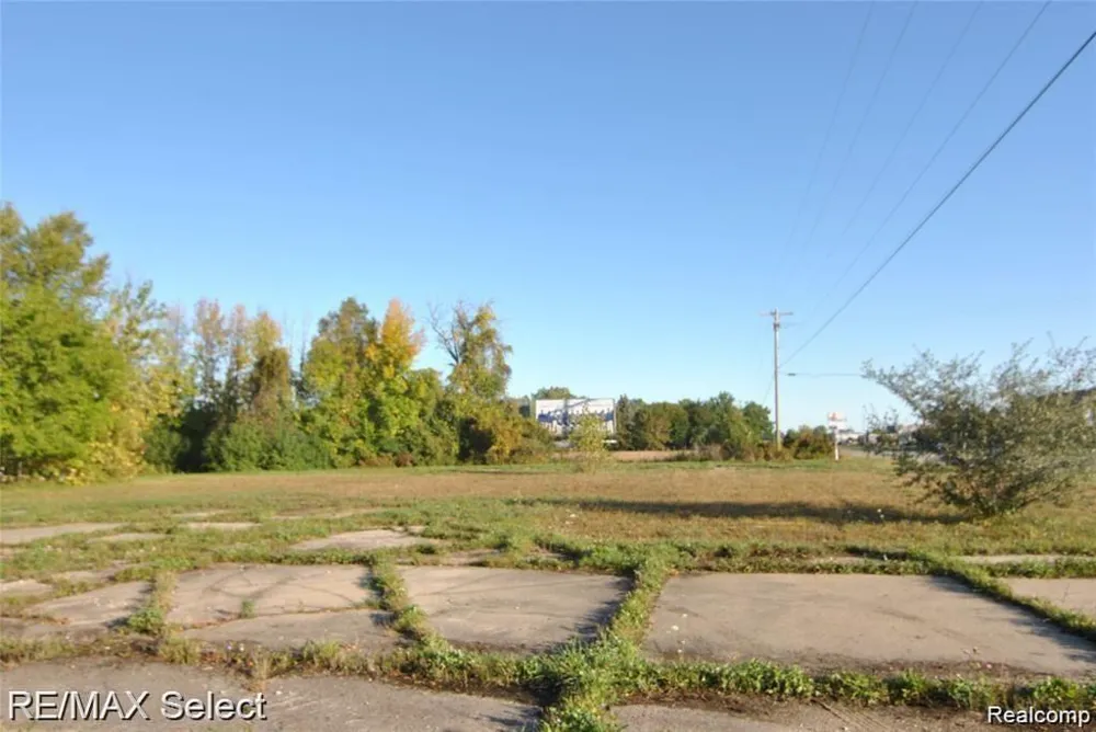 6483 BAY Kochville Township, MI 48604