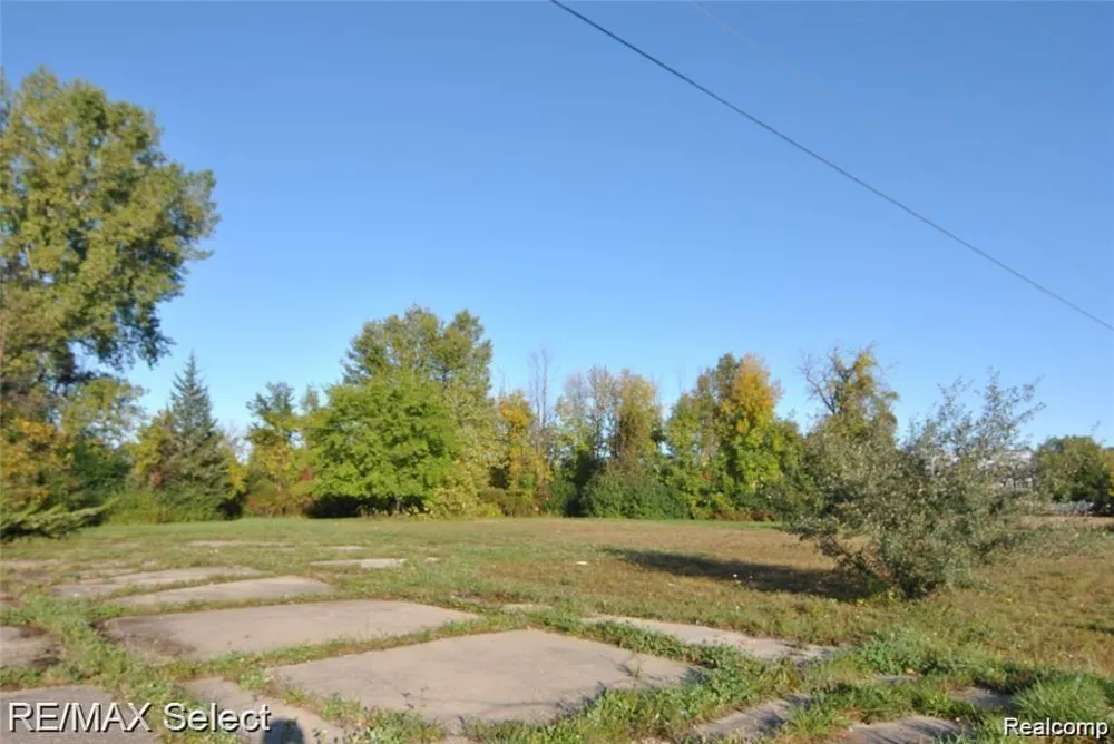 6483 BAY Kochville Township, MI 48604