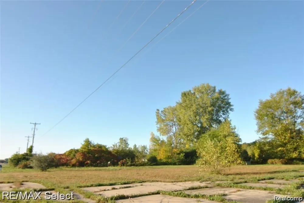 6483 BAY Kochville Township, MI 48604