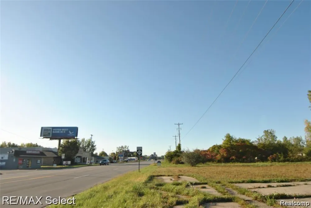 6483 BAY Kochville Township, MI 48604