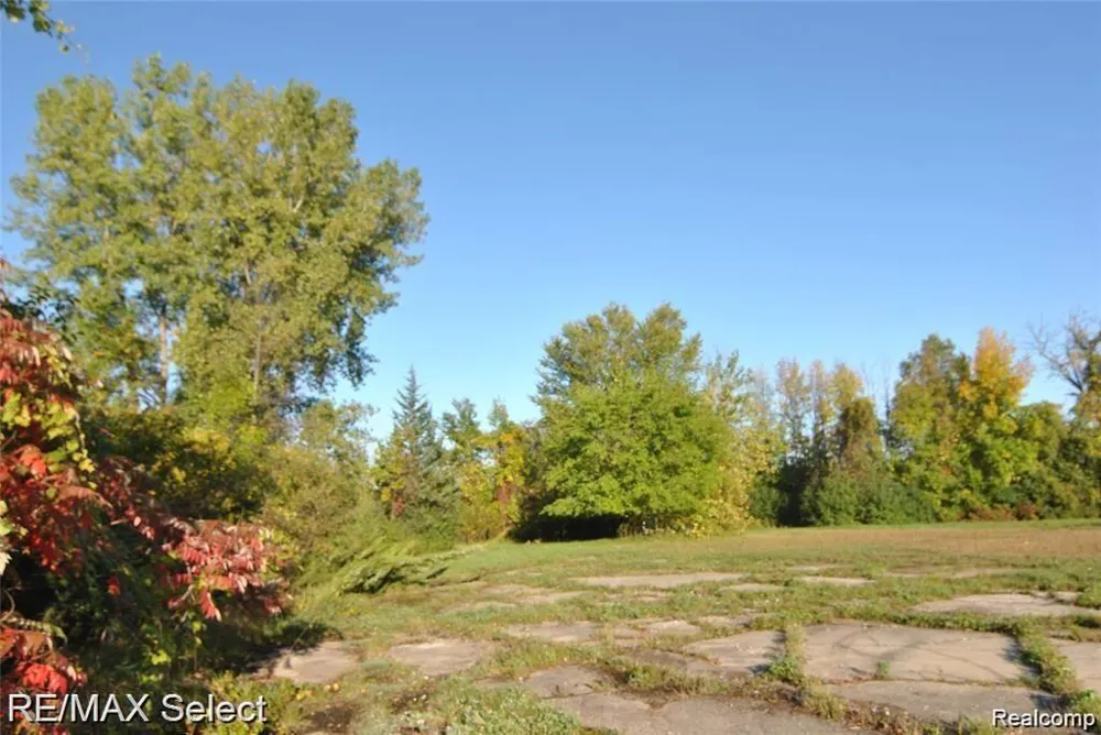 6483 BAY Kochville Township, MI 48604