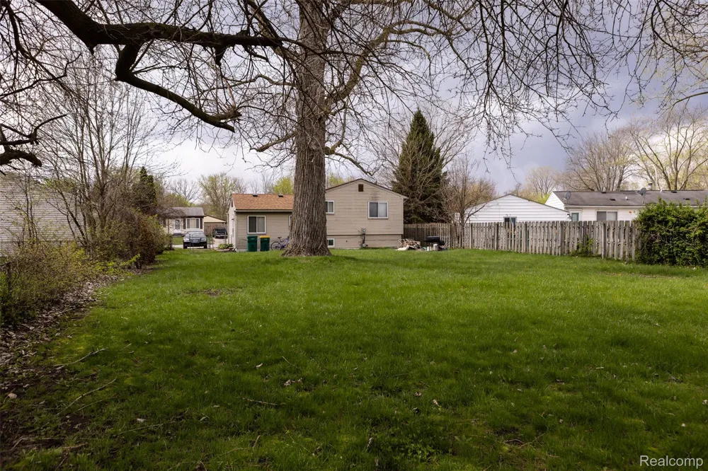 15167 Meadow Street Romulus City, MI 48174