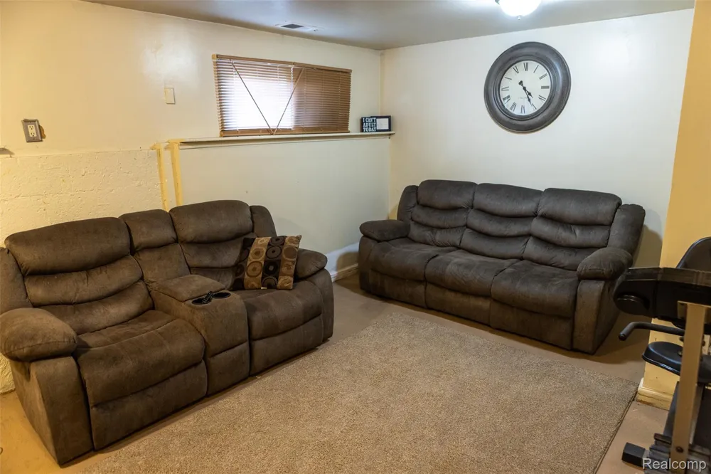 15167 Meadow Street Romulus City, MI 48174
