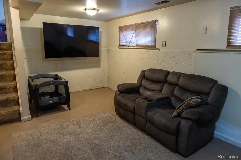 15167 Meadow Street Romulus City, MI 48174