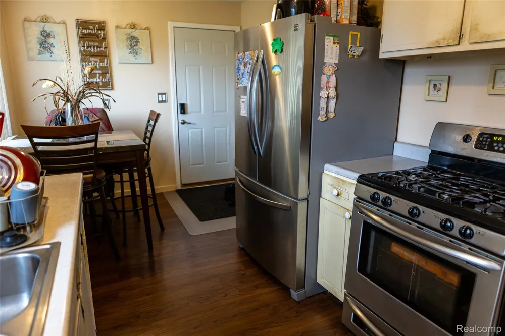 15167 Meadow Street Romulus City, MI 48174