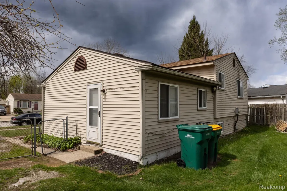 15167 Meadow Street Romulus City, MI 48174